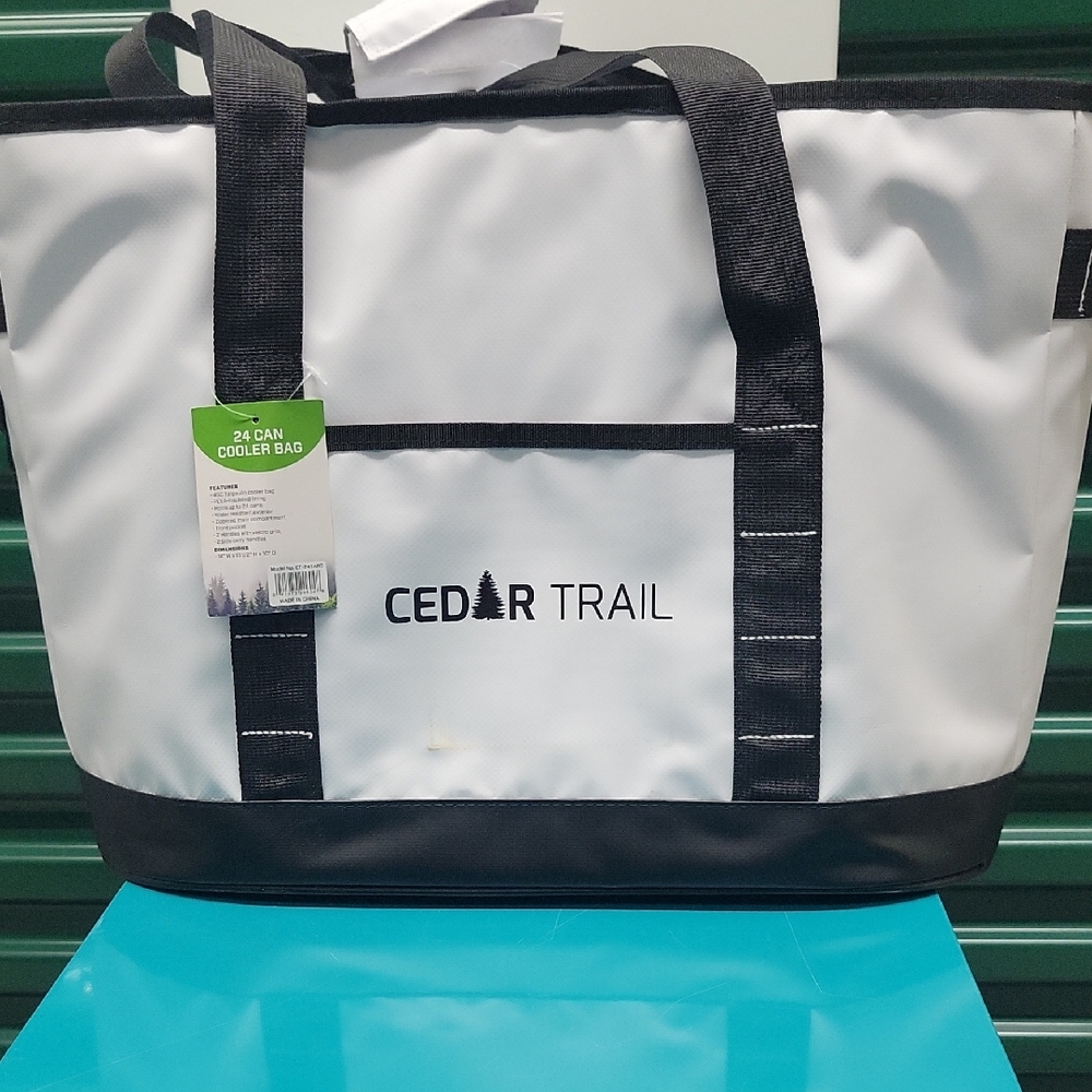 Cedar Trail Black and White Men's Cooler Bag. NWT